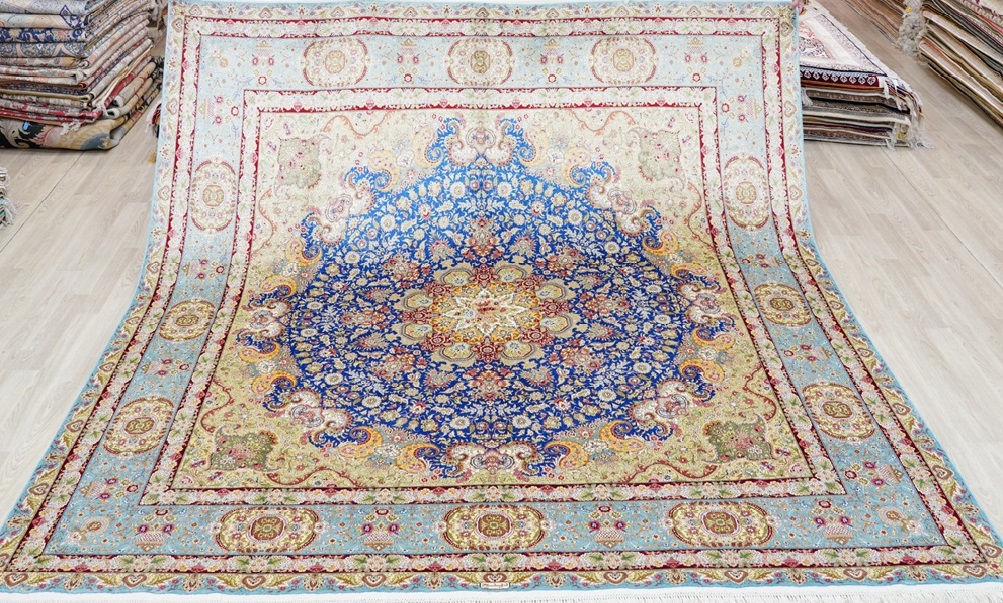 Результат чистки персидского ковра в Алматы - до и после профессиональной стирки